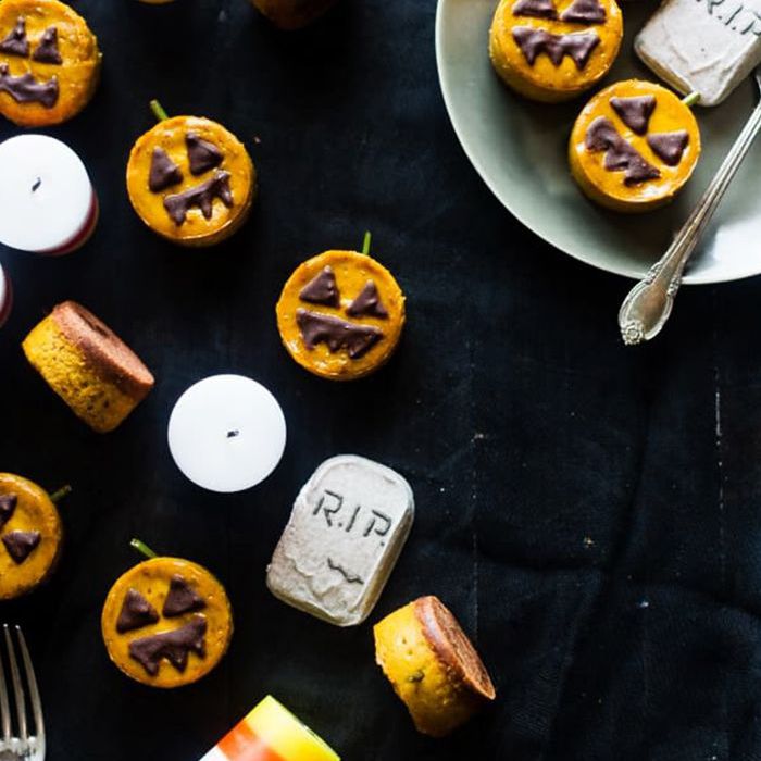 健康万圣狂欢 - 迷你南瓜芝士蛋糕素食杰克南瓜灯