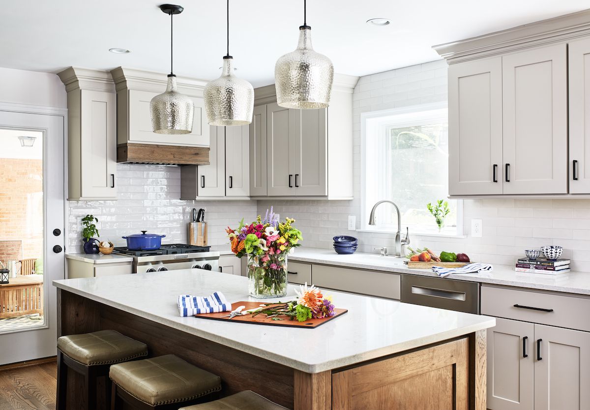 乡村风格厨房有木岛