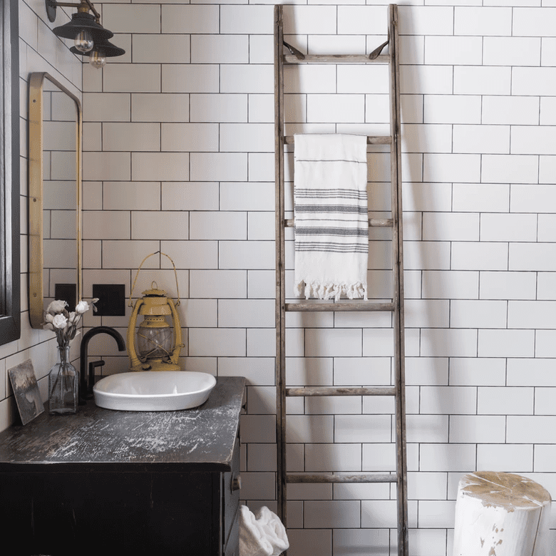 一个带有装饰梯的粉末室