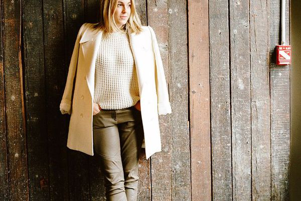 墙壁的女人“class=