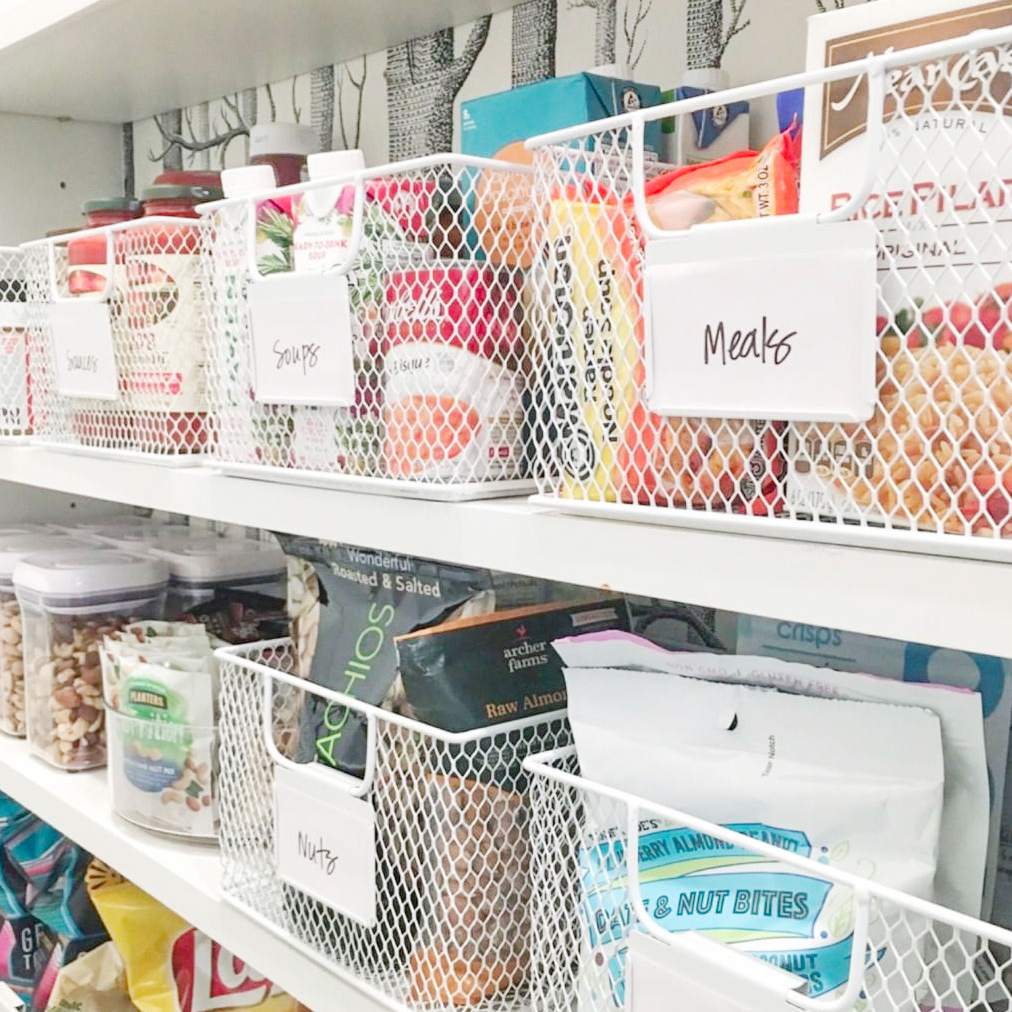 一个有组织的宜家厨房储藏室