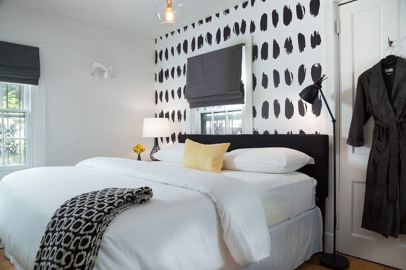 卧室的墙壁口音和黑白主题