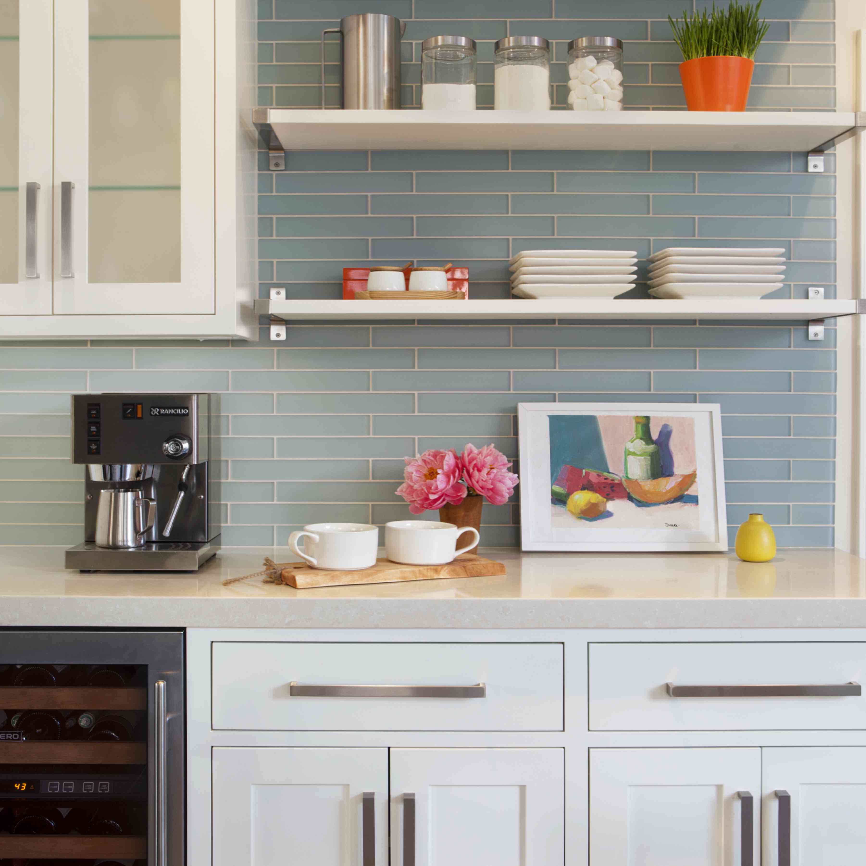 蓝色瓷砖地铁后曼斯菲尔德+奥尼尔厨房改造 - 星期改造