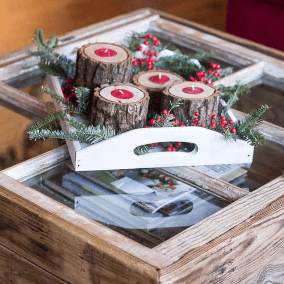 DIY窗口咖啡桌配上节日装饰