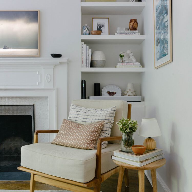 客厅的角落与椅子。