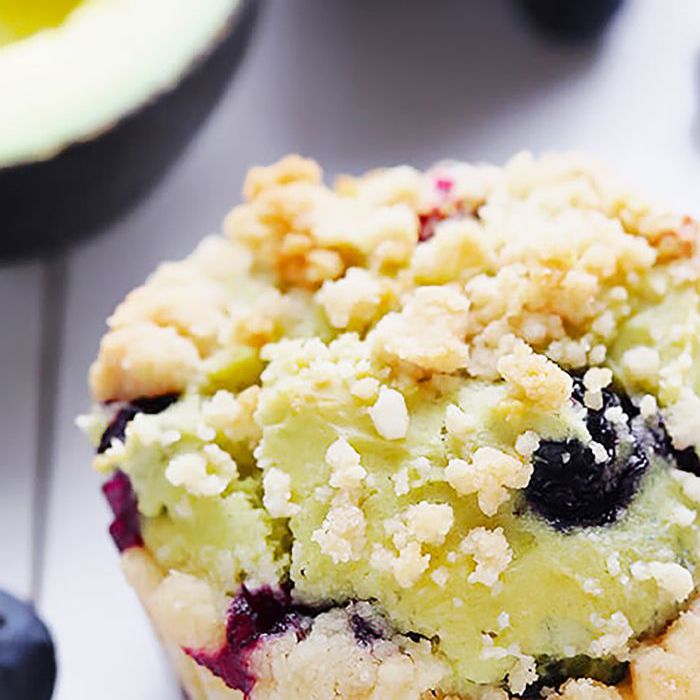 酮松饼食谱-蓝莓牛油果松饼