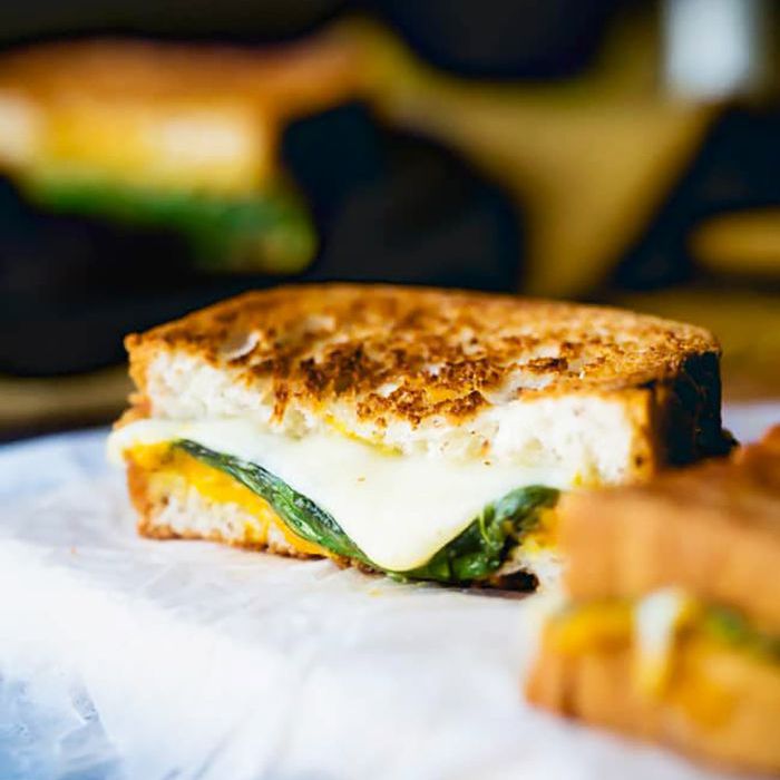 健康的烤奶酪三明治