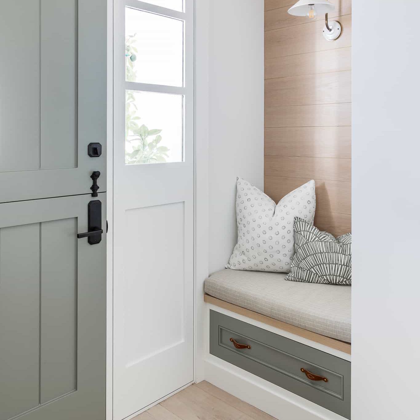 蓝绿色的荷兰前门