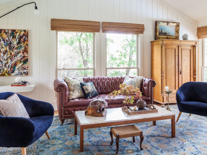 复古装饰的客厅，色彩缤纷