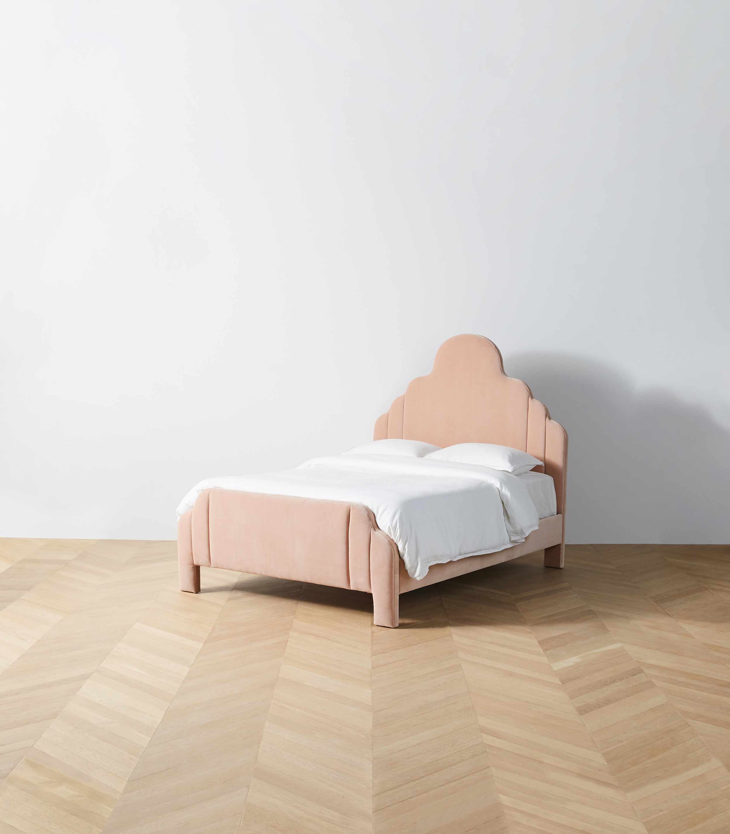 粉红色天鹅绒床