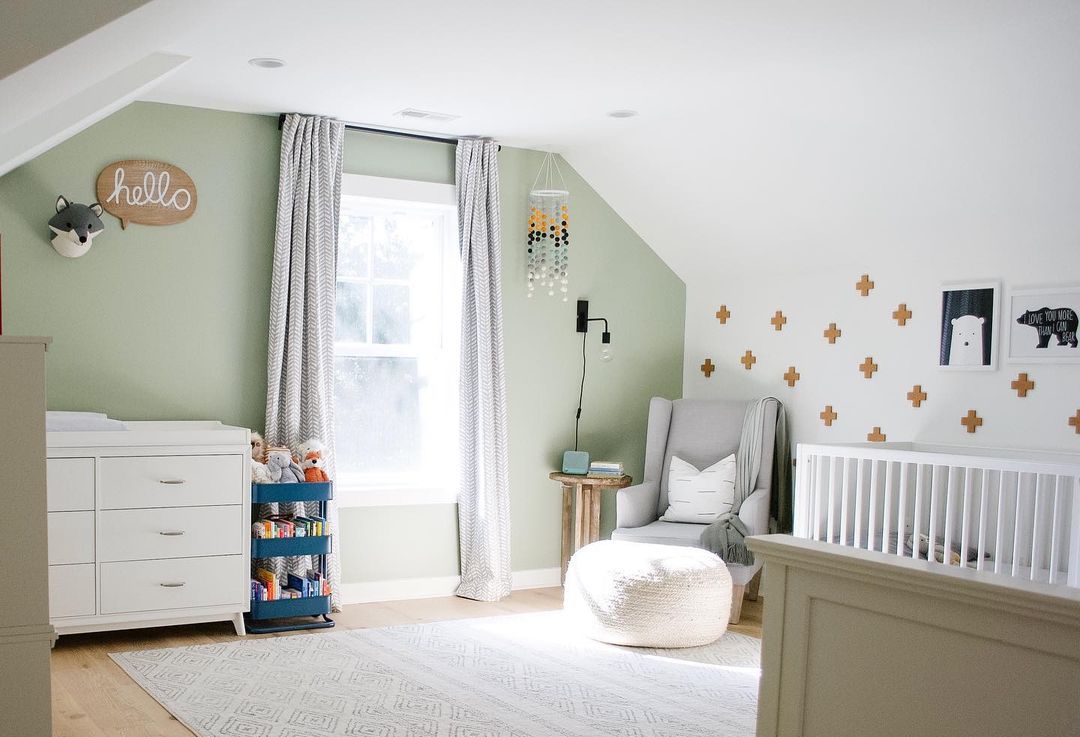 托儿所的绿色口音墙壁