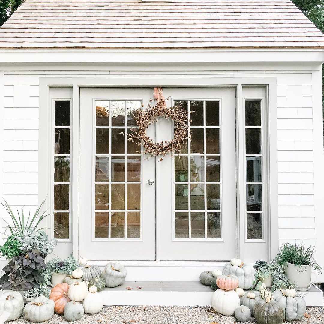 门前有南瓜的小屋