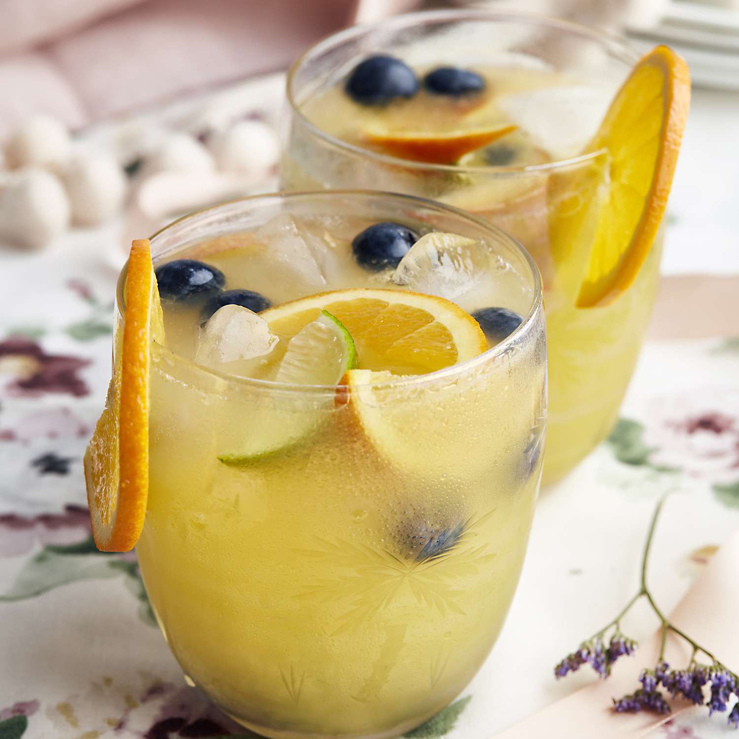 白色桑格利亚汽酒