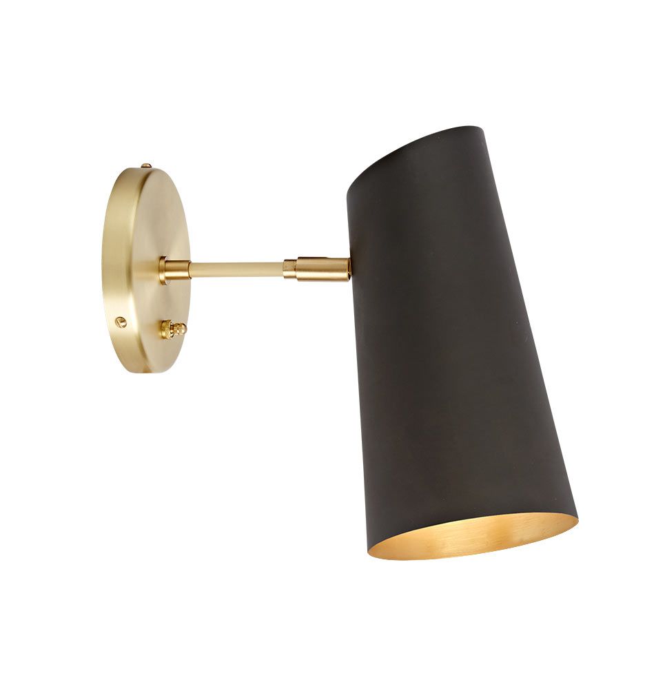 一个黑色和金色的烛台