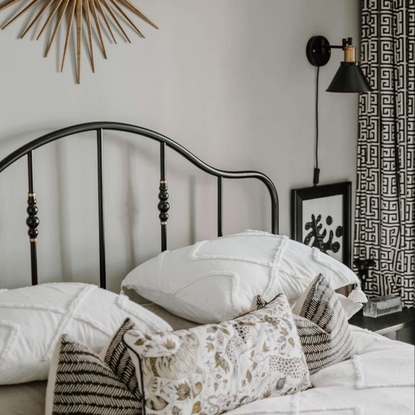 轻质白色夏季床上用品。