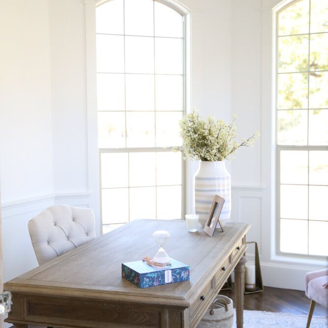 办公室与传统风格的桌子