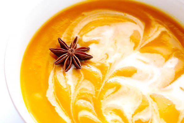 柴胡桃南瓜汤的素食主义者开胃菜。