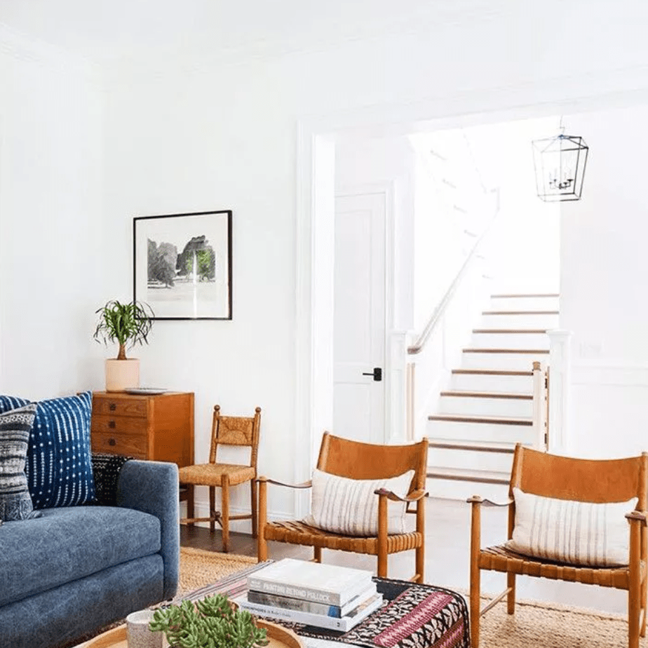 客厅里旧家具和现有家具的再利用”class=