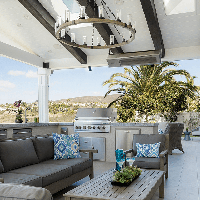 带烧烤架的户外生活空间