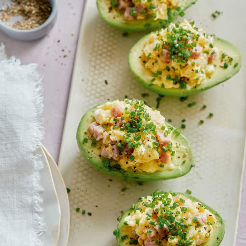 低碳水化合物早餐炒牛油果