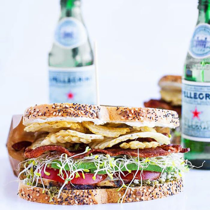 加州鸡肉三明治鳄梨