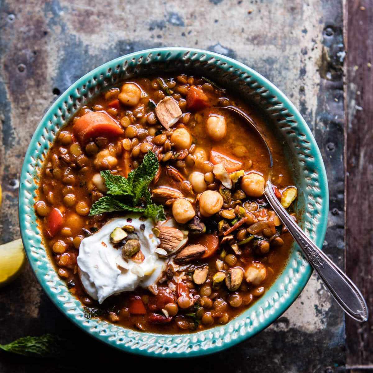 锅摩洛哥扁豆和鹰嘴豆汤