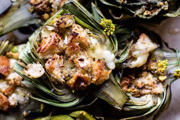 如何吃朝鲜蓟 - 布里塞满了朝鲜蓟