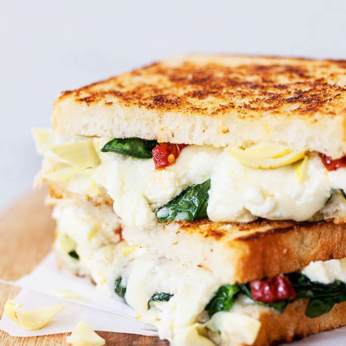 健康的烤奶酪三明治