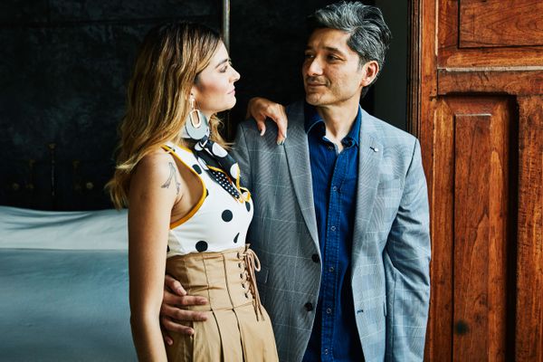 中年男人和女人面面相觑