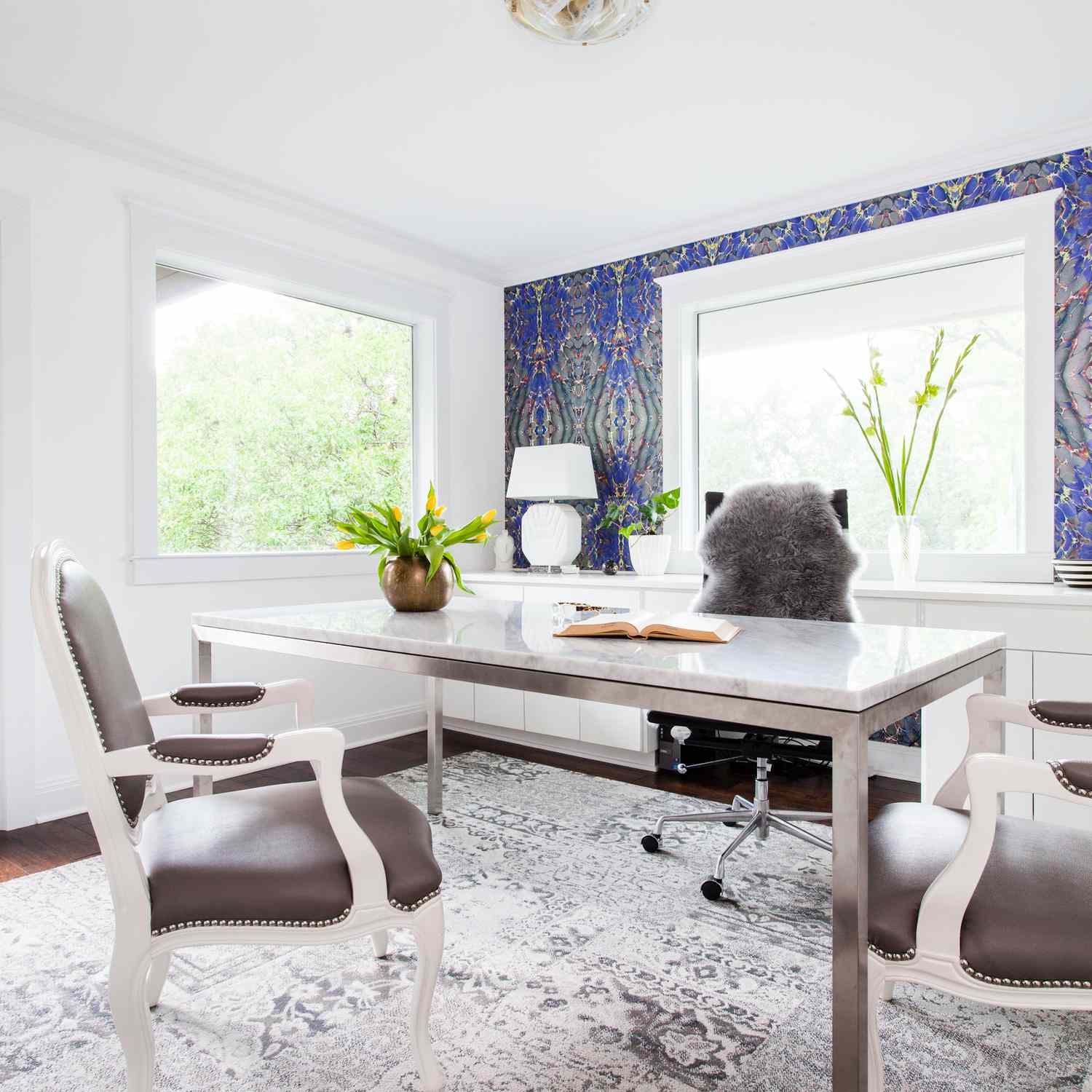 与壁纸的办公室