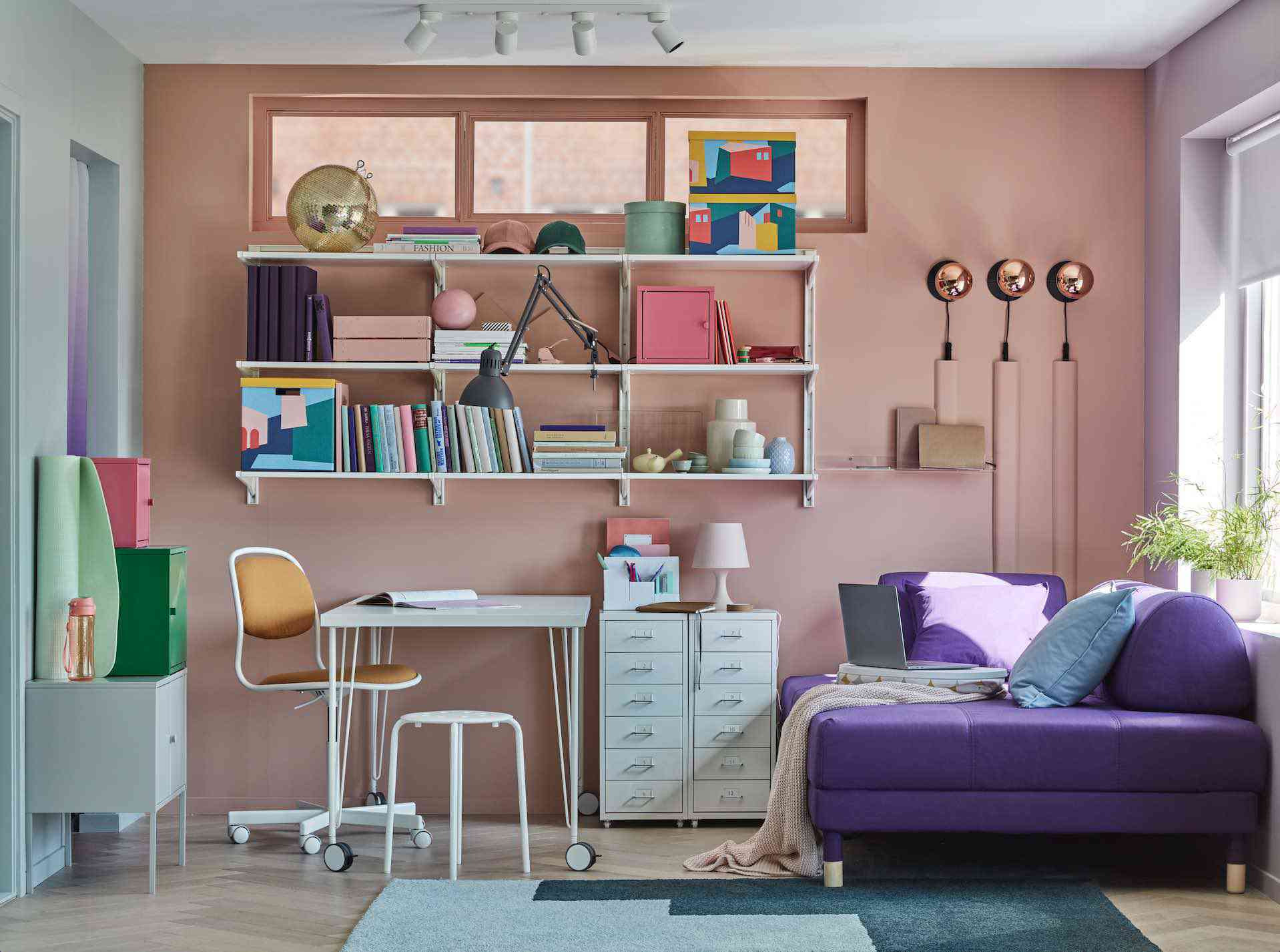 宜家房间有植物。