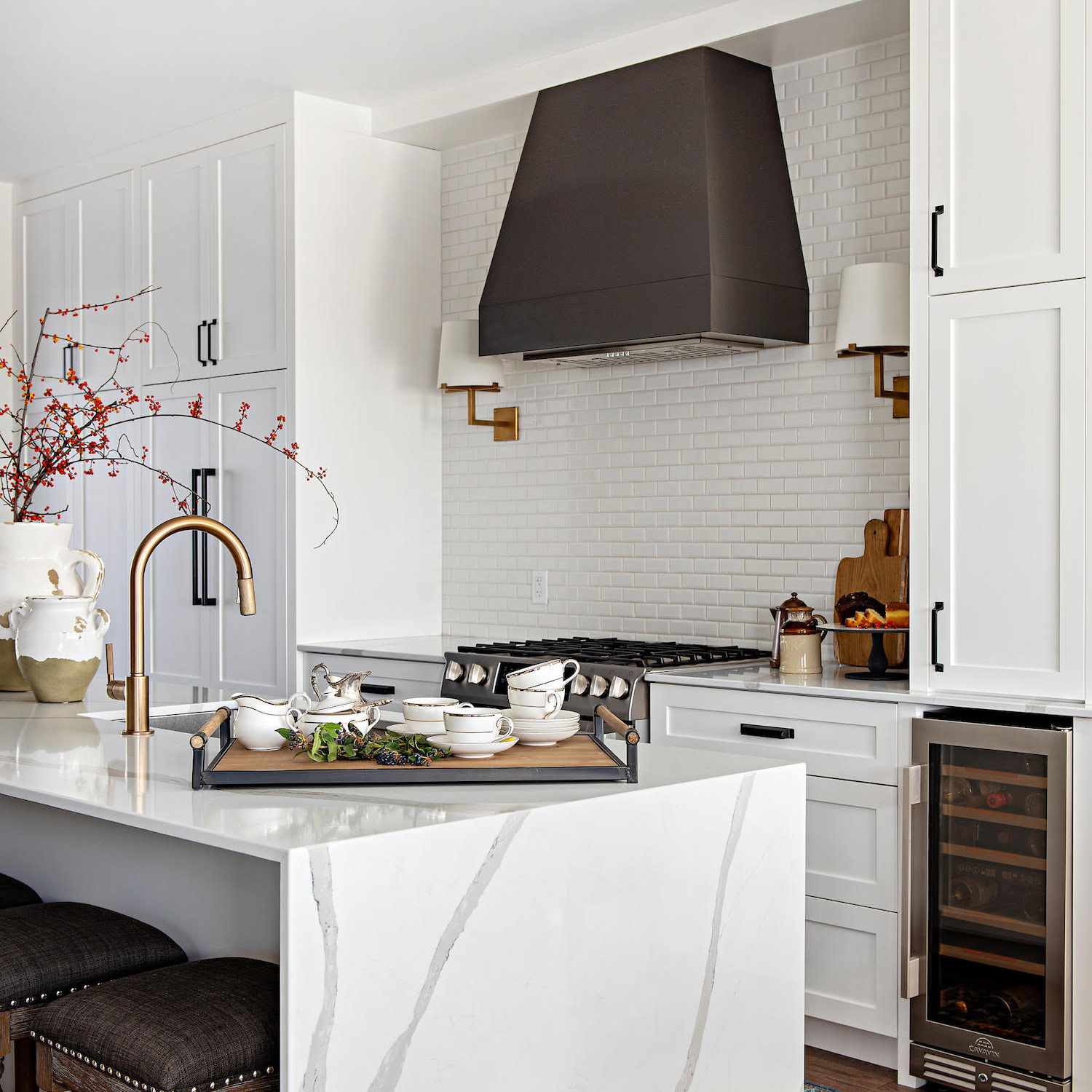 白色厨房用炉子敞篷