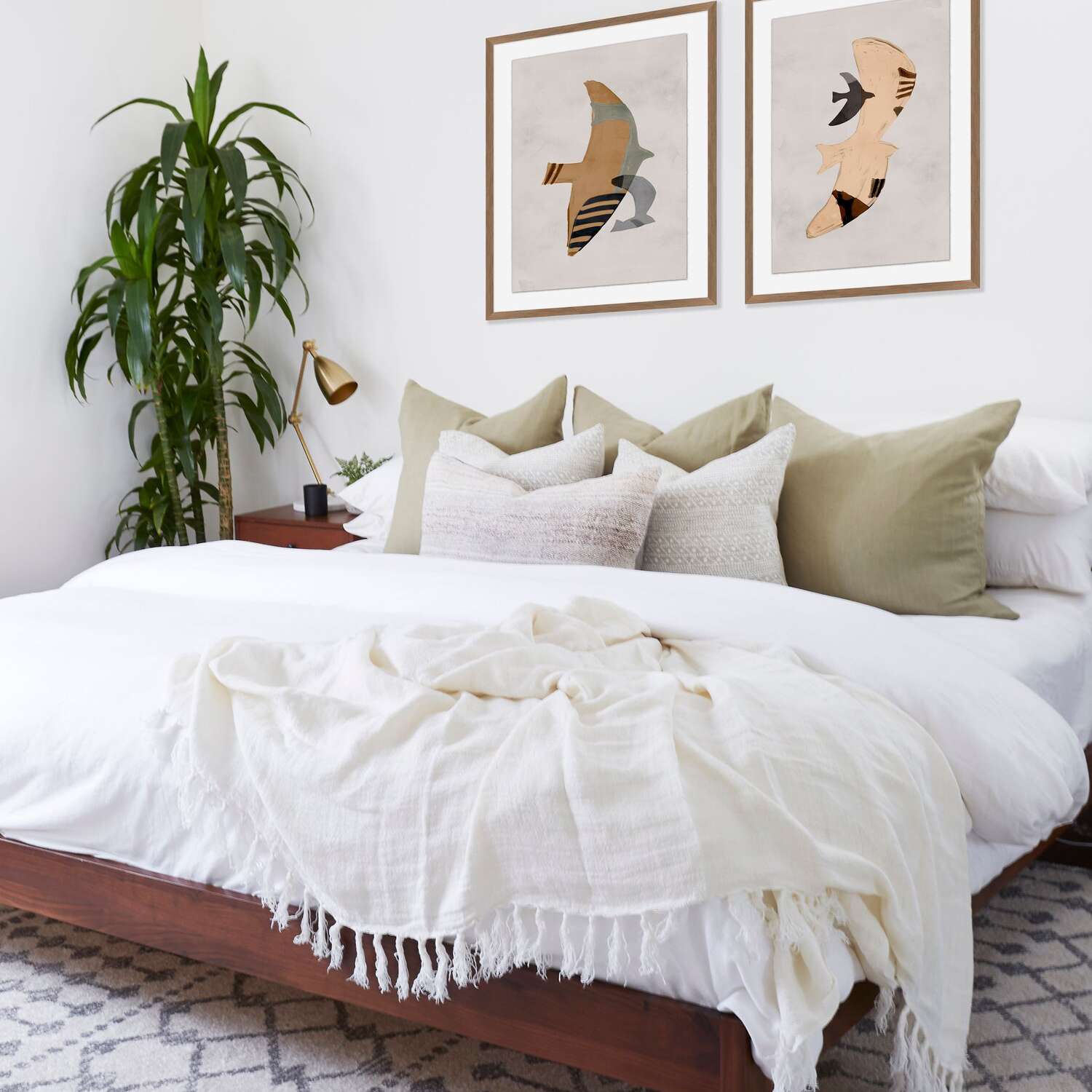 一间卧室，橄榄绿，洗掉薰衣草枕头