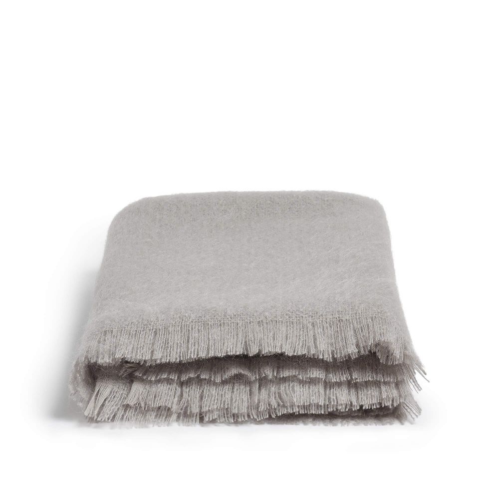 阿尔巴·马海毛加入了银色