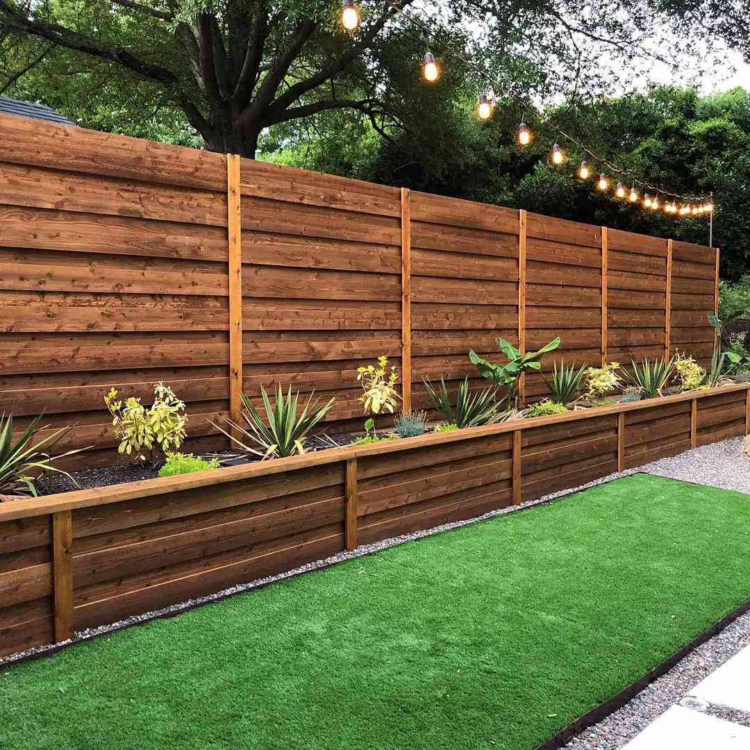 与木篱芭的后院