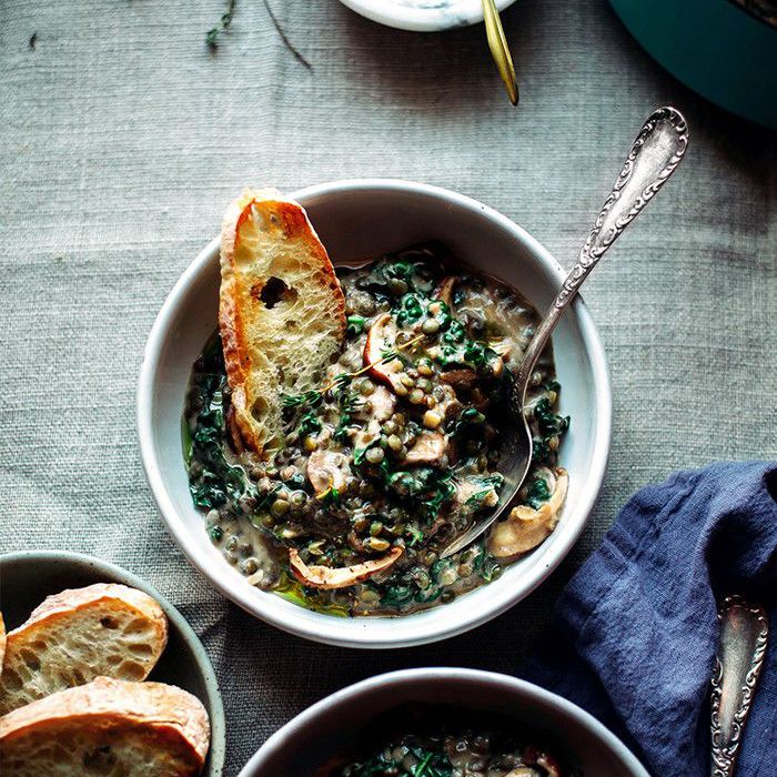 奶油小扁豆法国香菇和羽衣甘蓝