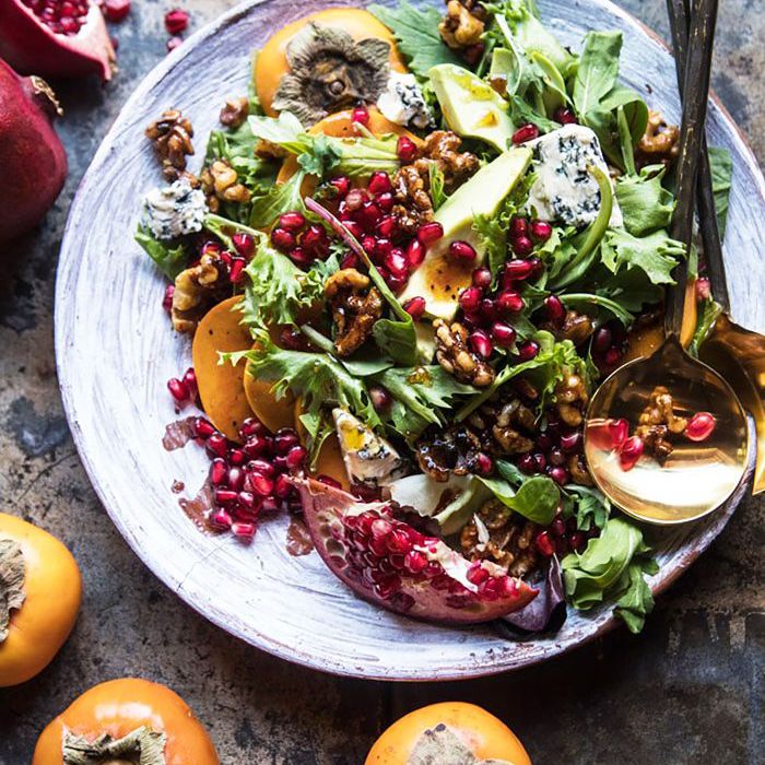 石榴鳄梨沙拉配上蜜饯核桃