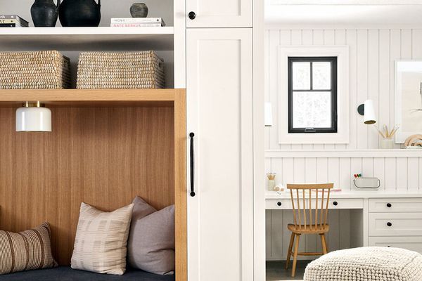 柔和中性的储物空间，有角落可坐。