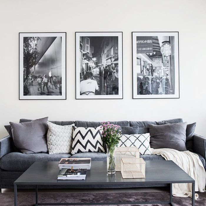 灰色和紫色客厅