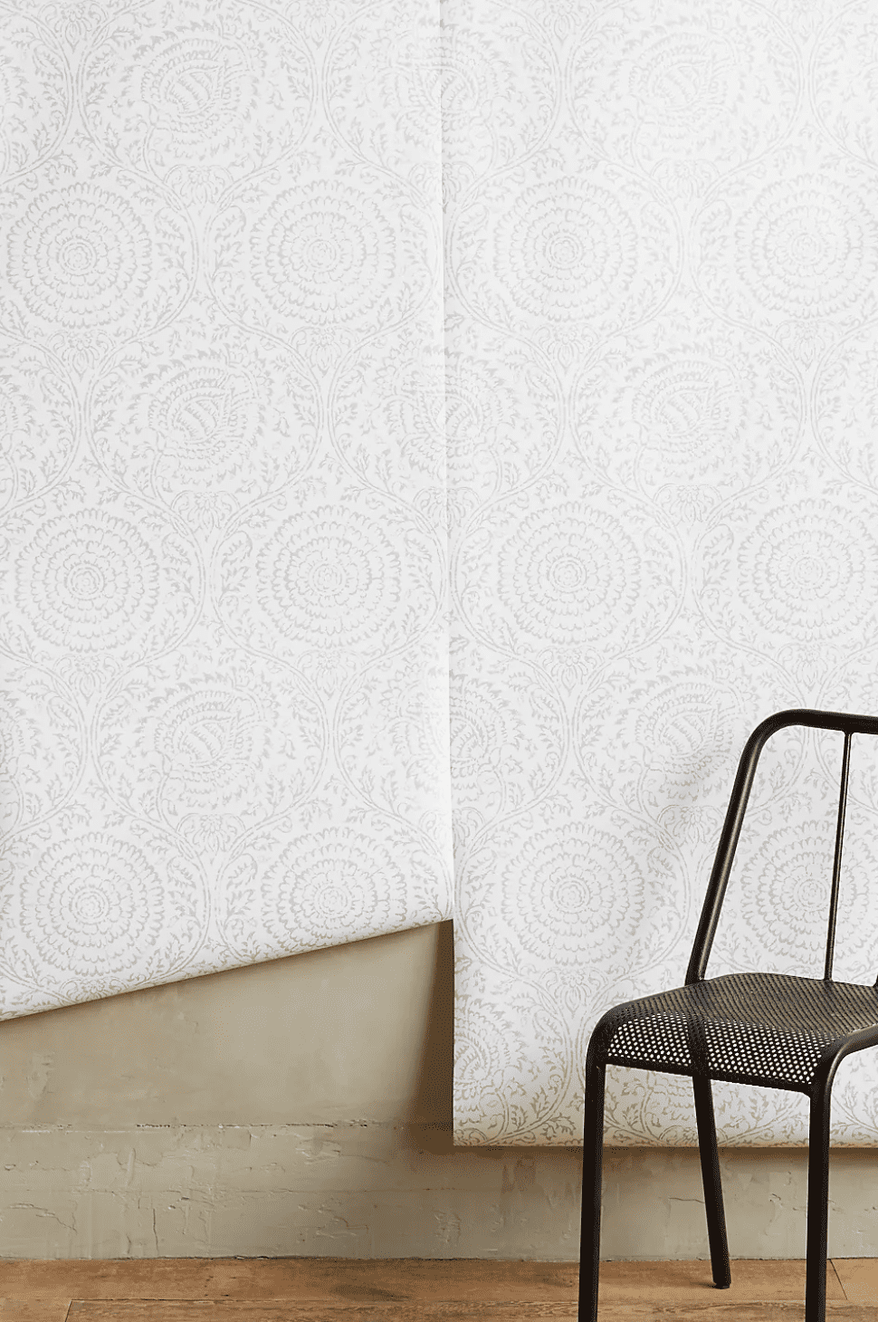 微妙的花卉印刷壁纸，目前在伊斯洛洛尼省出售