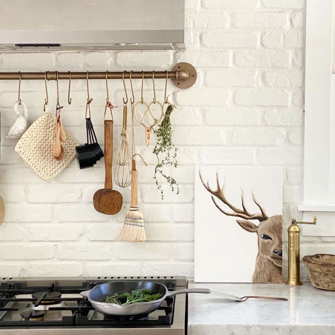 最好的厨房组织方法——把锅和烹饪工具挂在炉子上