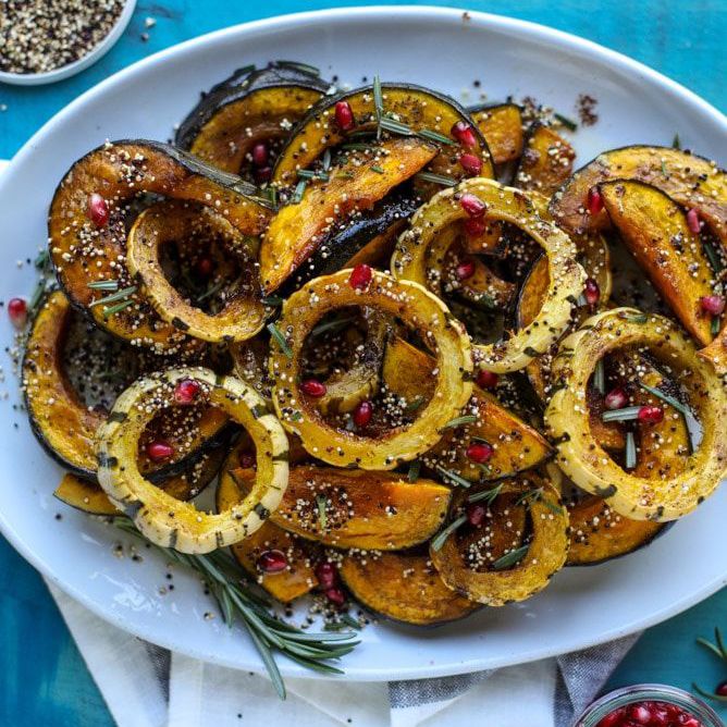 烤南瓜配上褐色的黄油配披萨