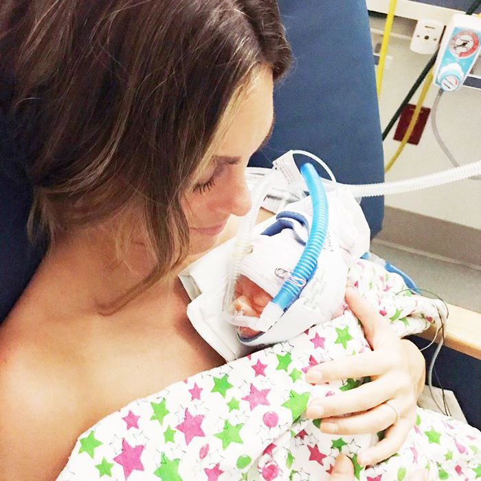 仁霍金斯在新生儿重症监护病房