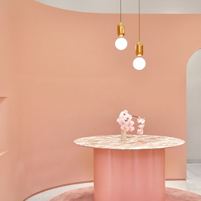 粉红色的大理石家具