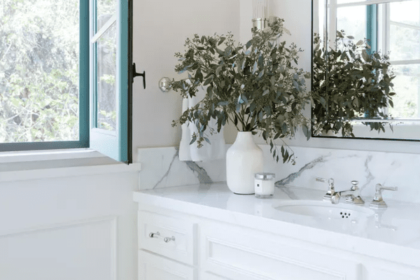 照片：艾米巴特兰;设计：Jennifer Muirhead Interiors