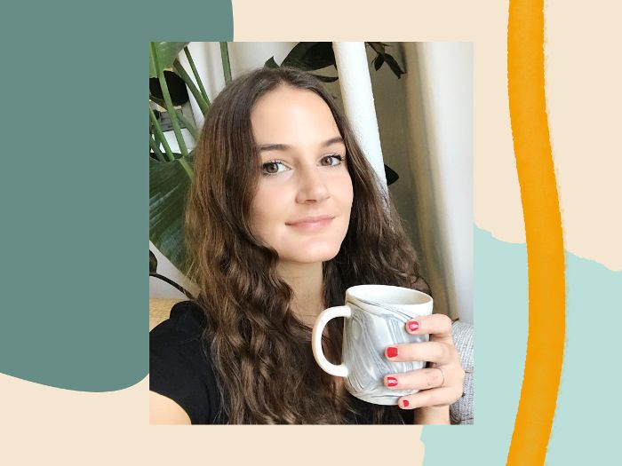 凯尔西·克拉克用一杯樱花清毒茶。