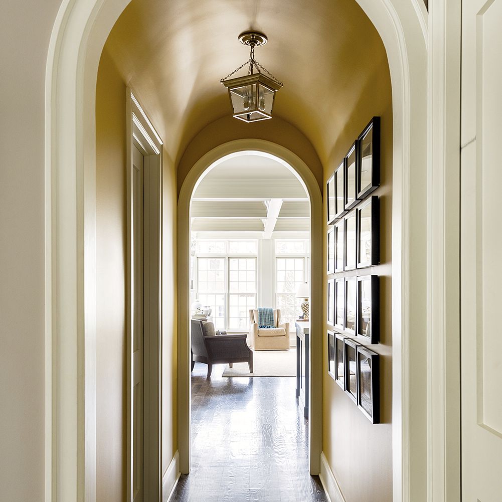 走廊与画廊墙上的照片