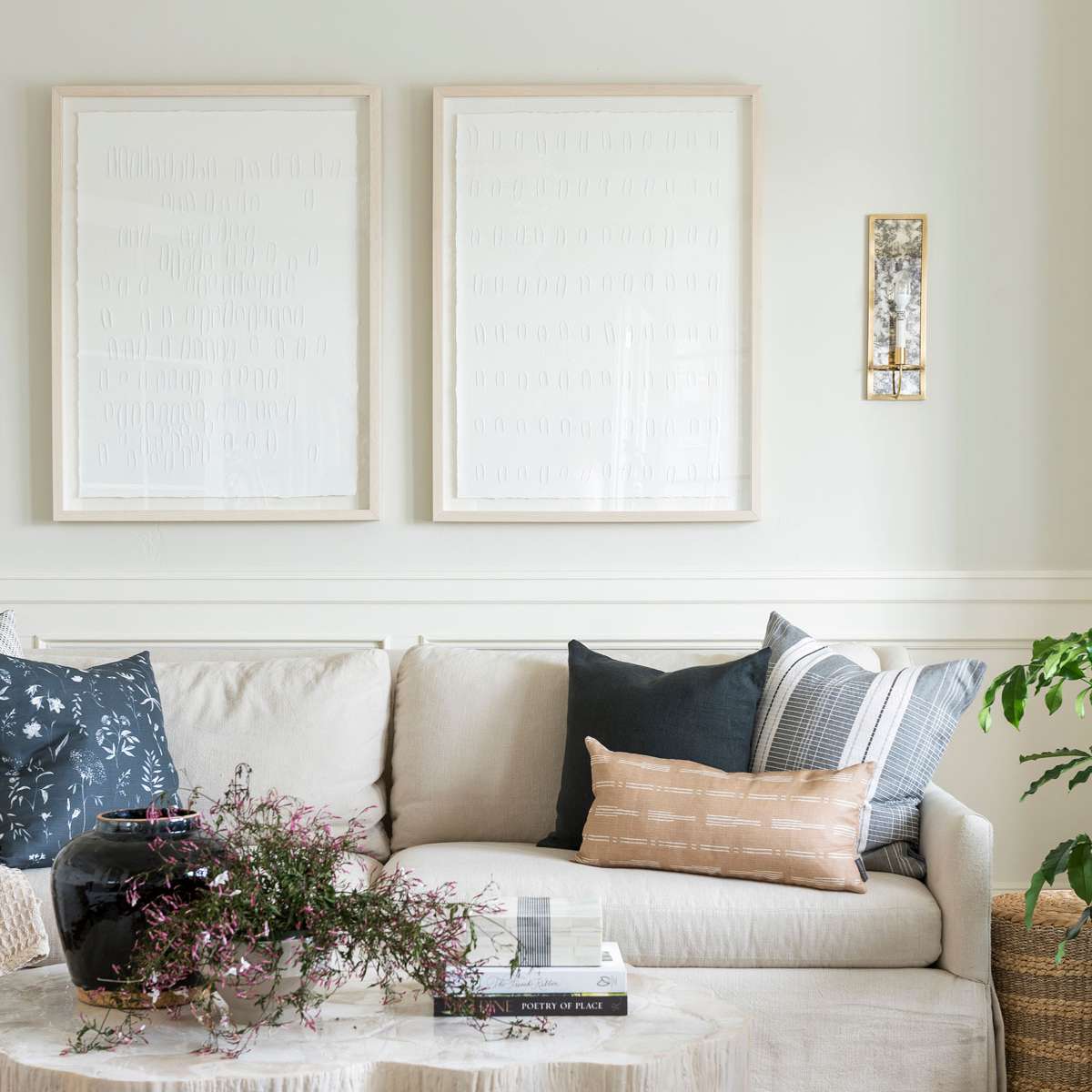 与咖啡桌地毯的客厅想法