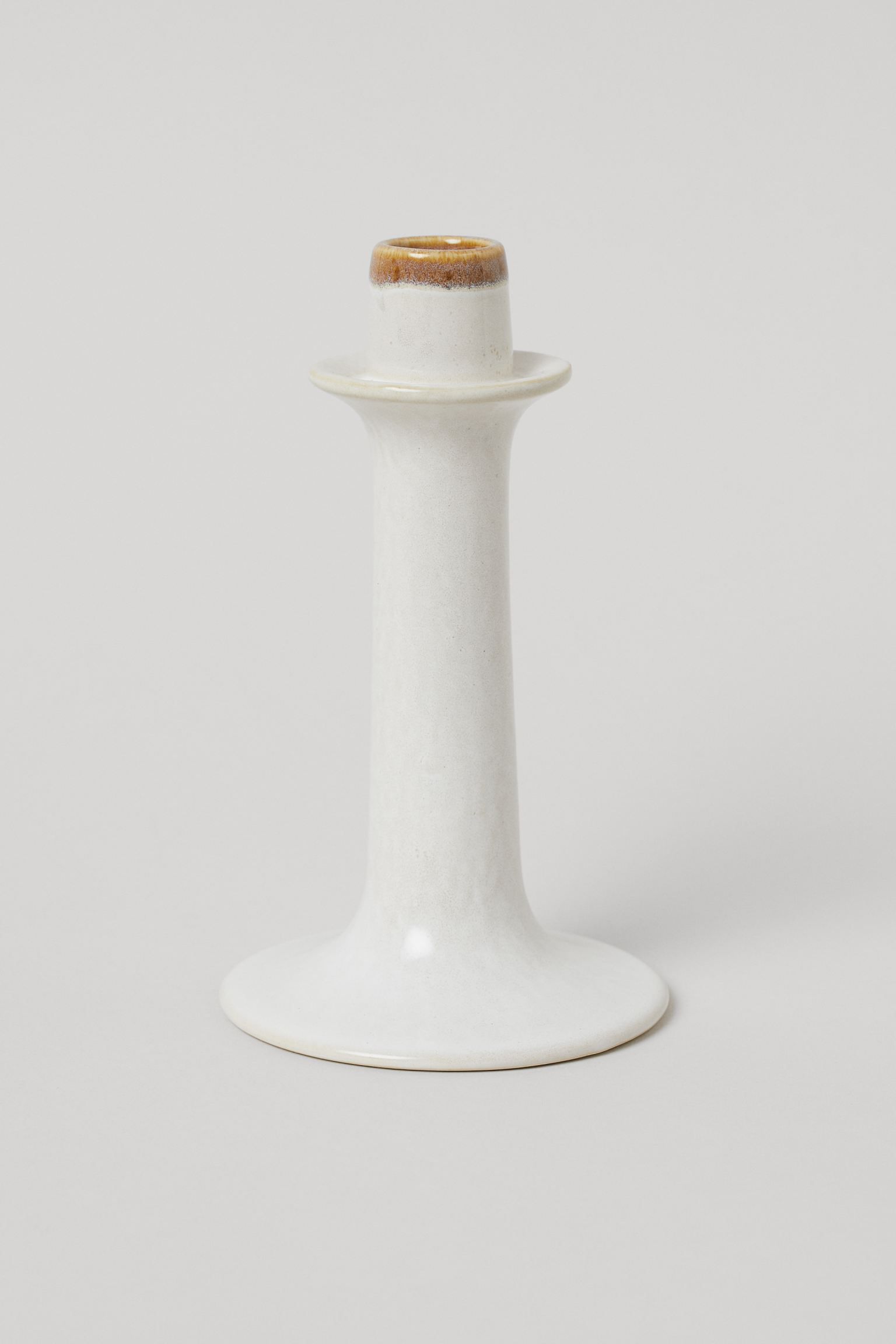 高大的石膏烛台