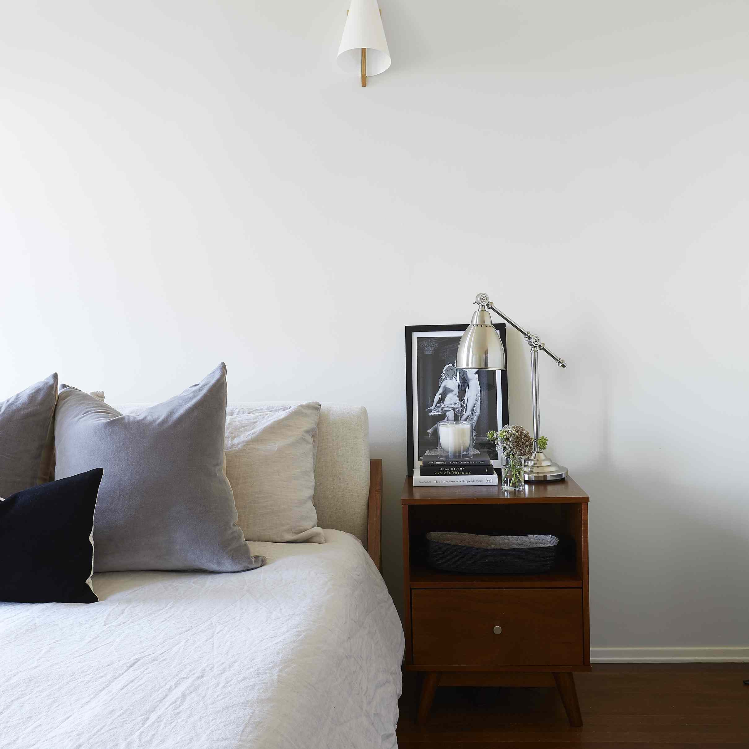 现代卧室与分层光源